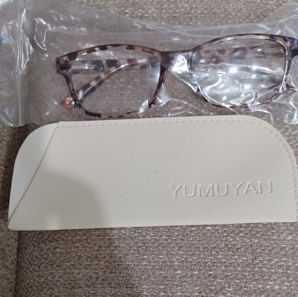 COMPUTER READERS (0.0) - Picture 1 of 2